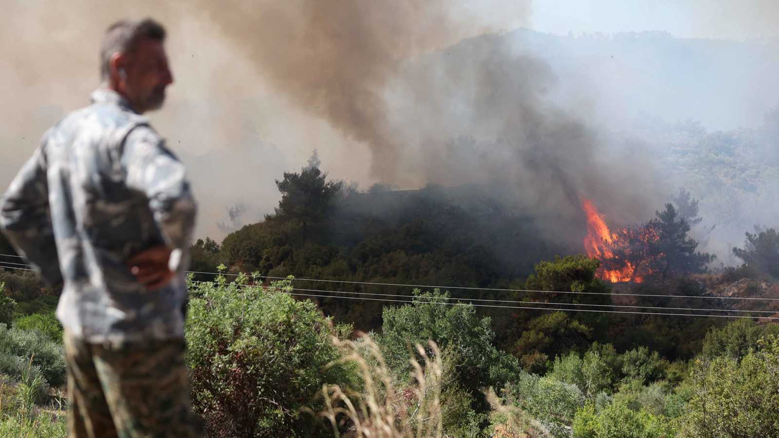 حرائق الساحل السوري تتمدد وسط اتهامات للحكومة بالتقصير (فيديو)
