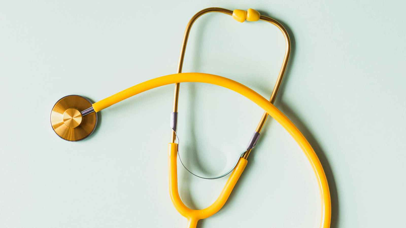 لإفشائها أسرار المرضى.. توقيف "طبيبة كفر الدوار" عن العمل