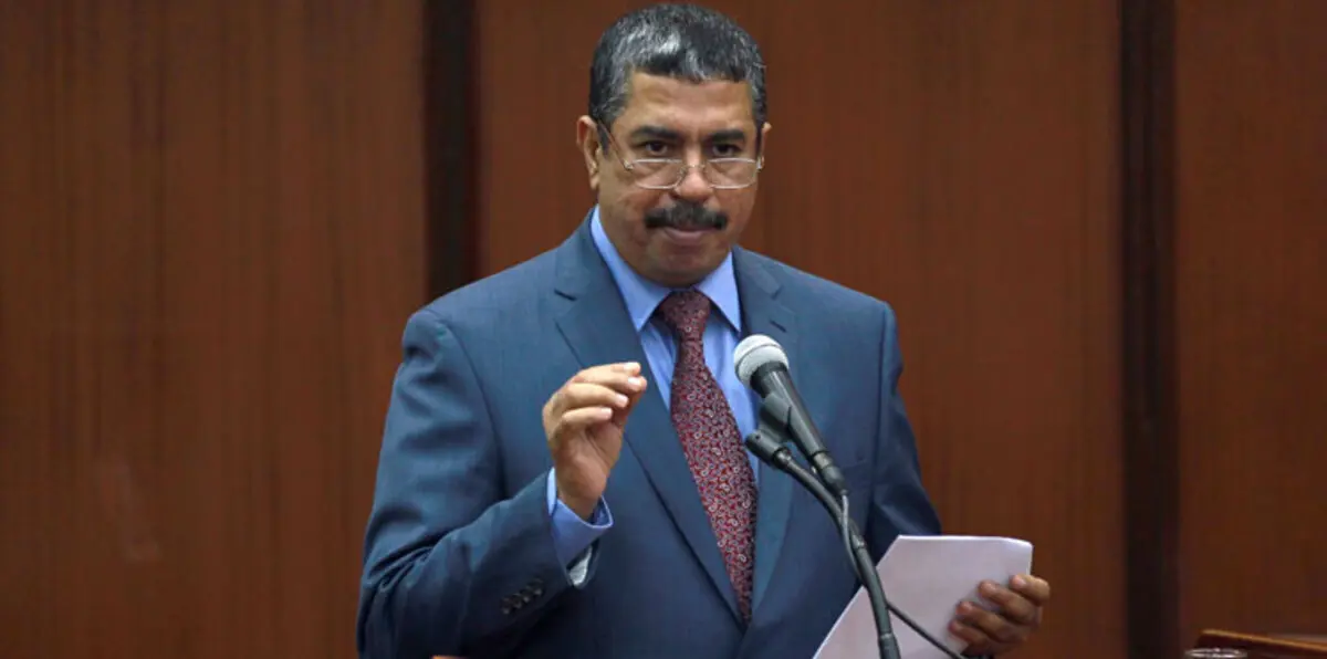 خالد بحاح يدرس الرد على التعديل الحكومي "المفاجئ"