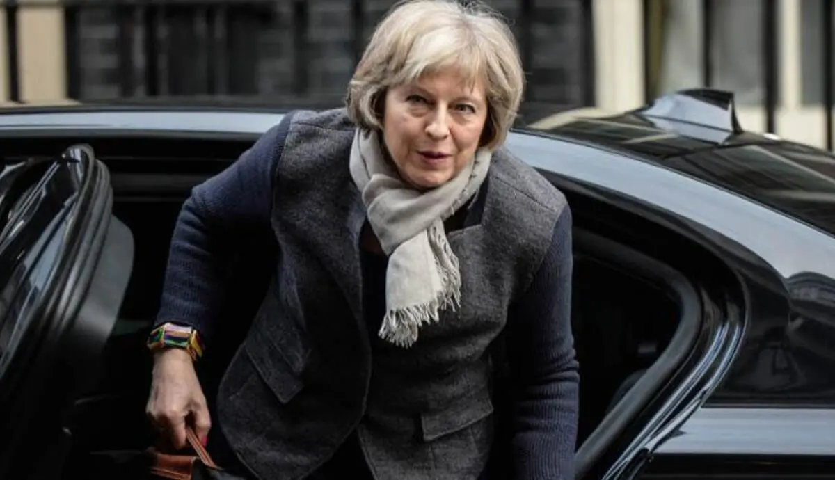 تيريزا ماي تستهل عملها رئيسة للوزراء بملف الانسحاب البريطاني