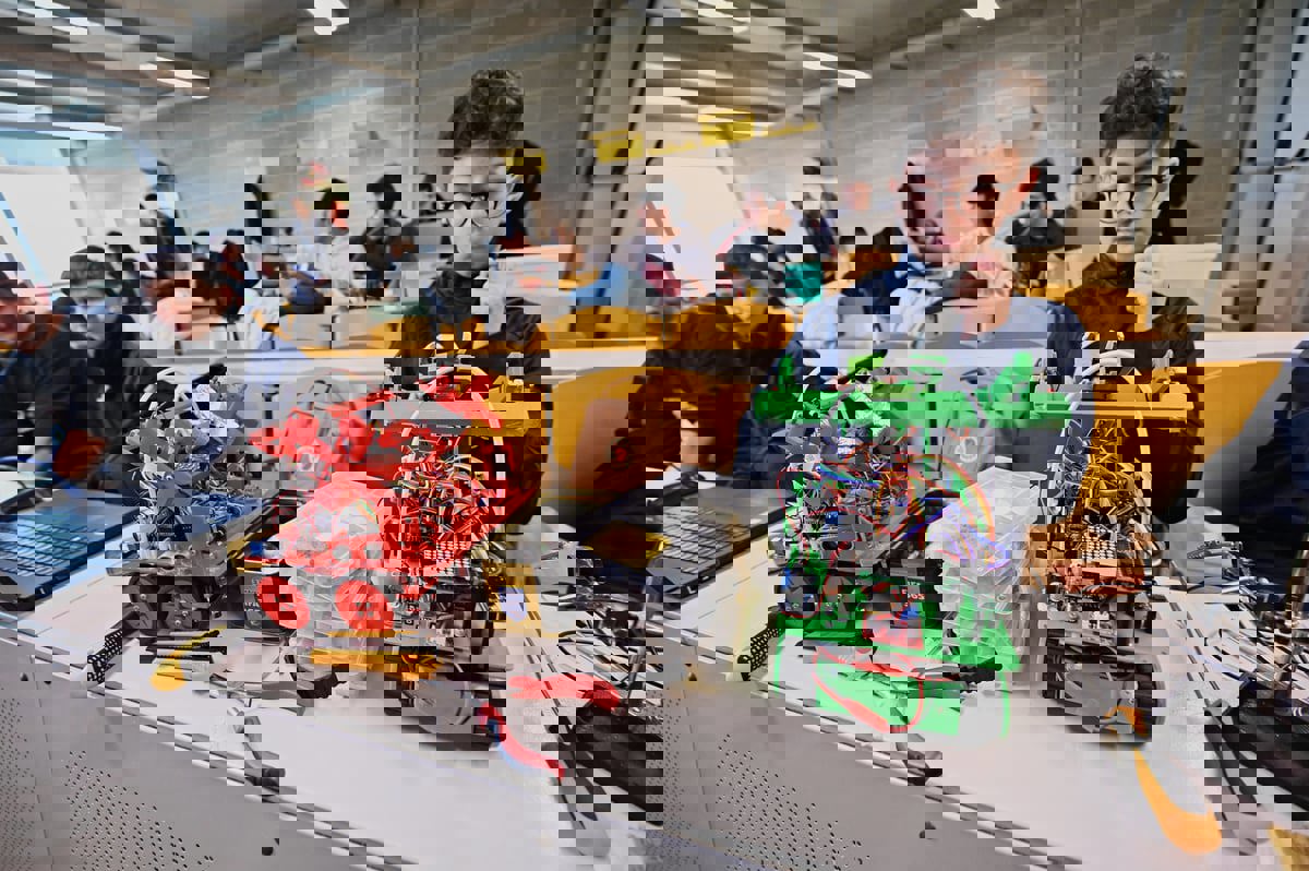 أطفال يتفوقون على نماذج ذكاء اصطناعي في اختبار إبداعي بسيط