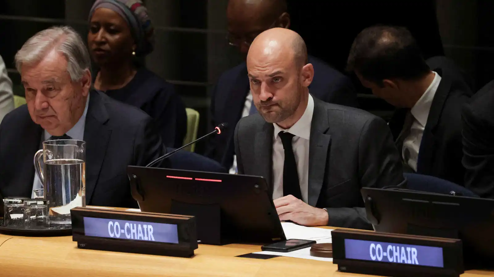 يؤججه اليمين المتطرف.. صراع أيديولوجي في فرنسا بسبب "مؤتمر الدولتين"