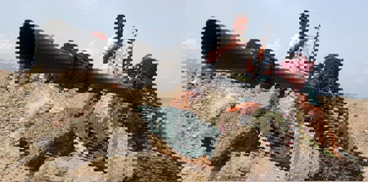 اليمن.. عشرات القتلى من "المتمردين" والحوثيون يعدمون اثنين من عناصرهم