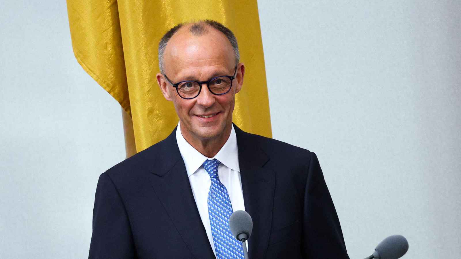 ميرتس يبدأ رحلة "إعادة ألمانيا للساحة العالمية" عبر فرنسا وبولندا