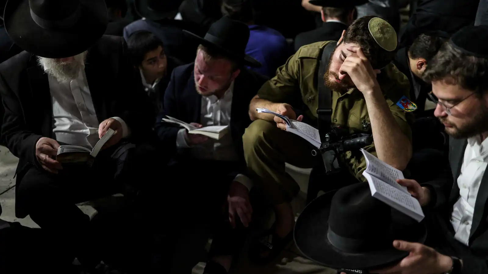 الحريديم يهددون نتنياهو.. إقرار الميزانية يمر عبر "قانون التجنيد" الجديد