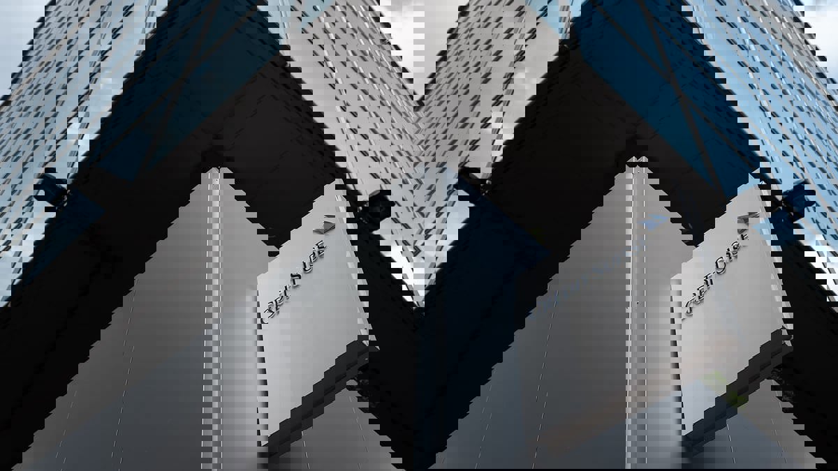 سويسرا.. مصرف "يو بي إس" يبدأ عملية شاقة لدمج "كريدي سويس"