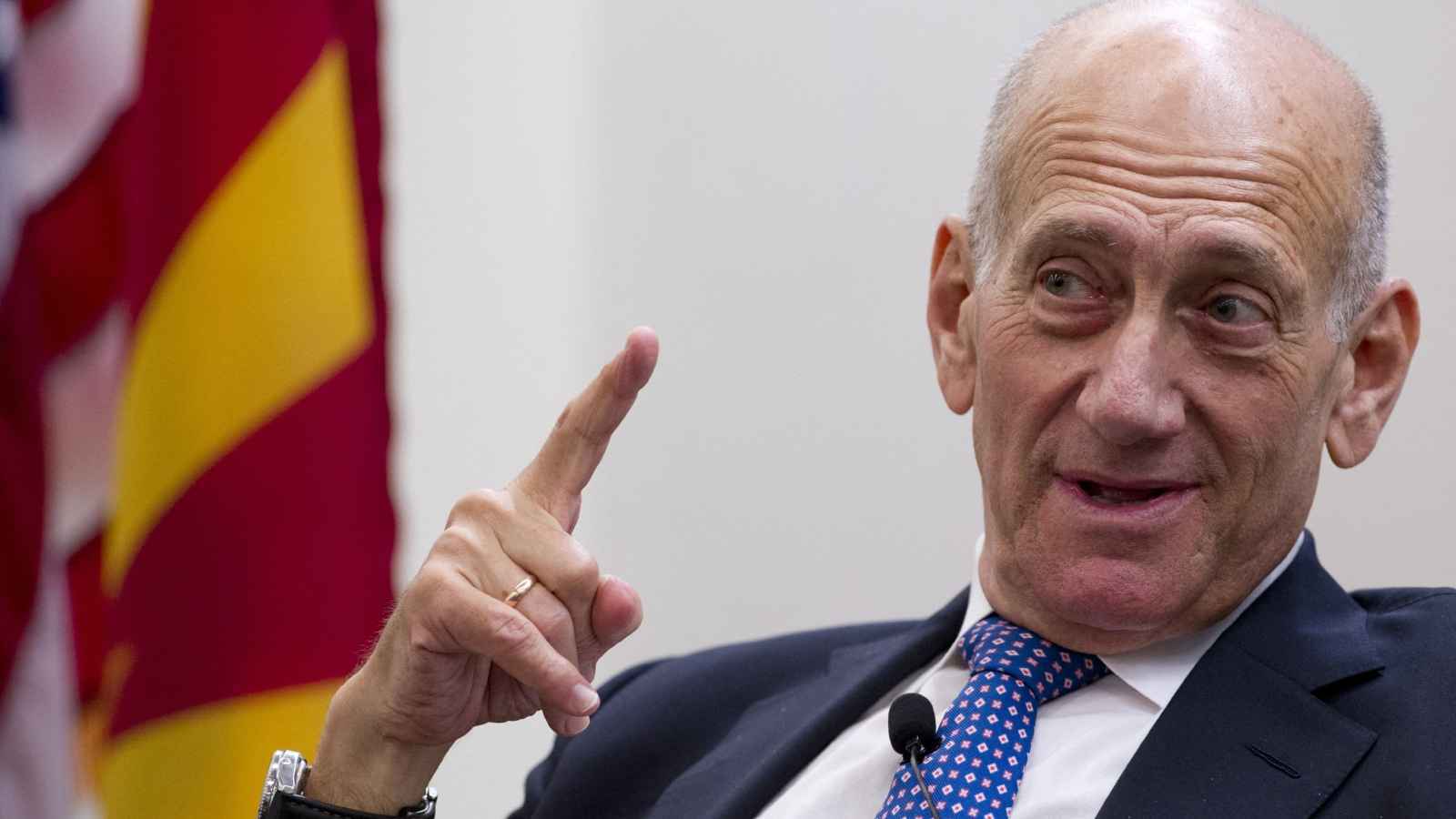 أولمرت: اغتيال شكر لن يغير معادلة الحرب مع "حزب الله"