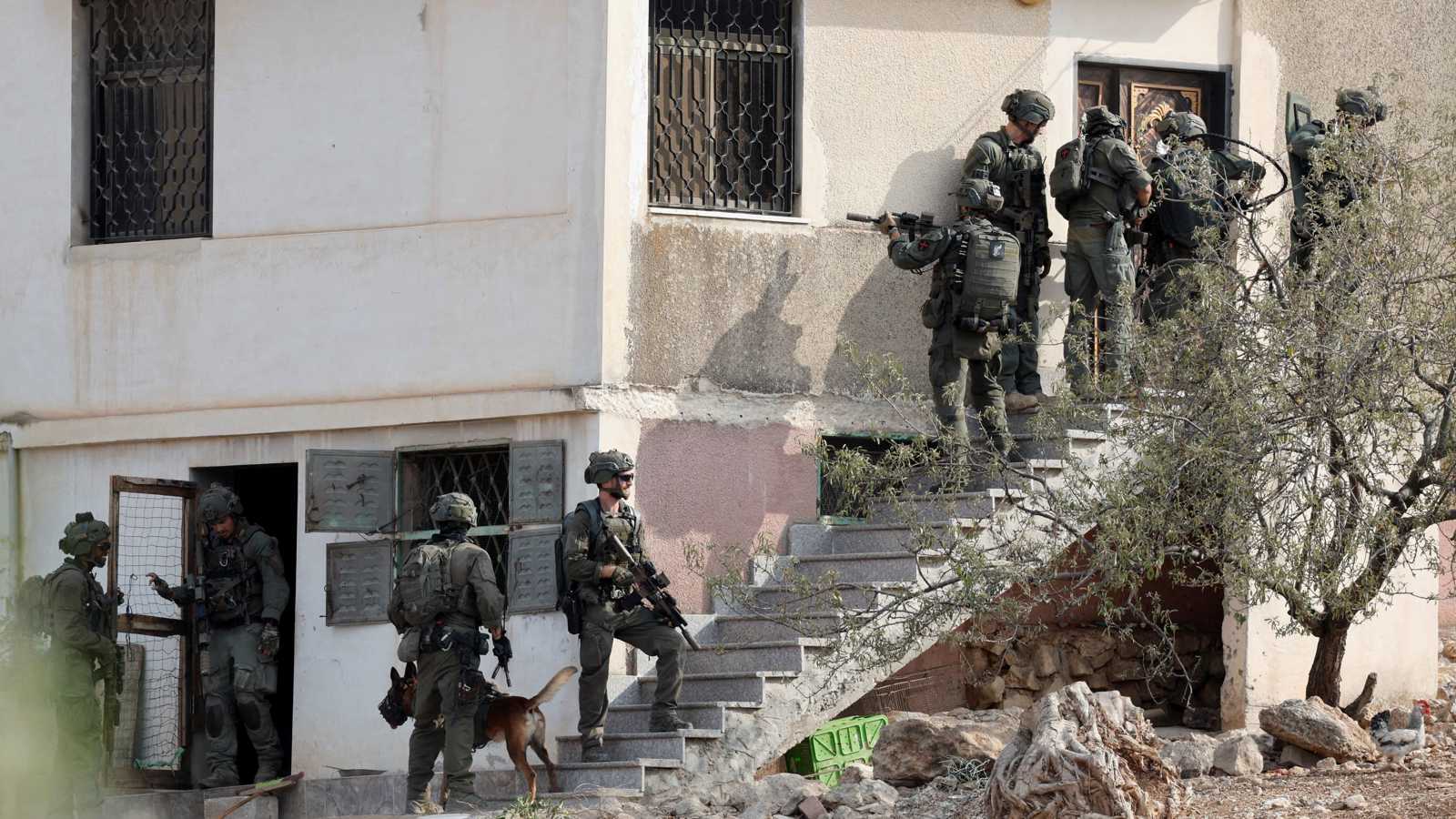 حملة اعتقالات إسرائيلية تطال 56 فلسطينيا في الخليل (فيديو)