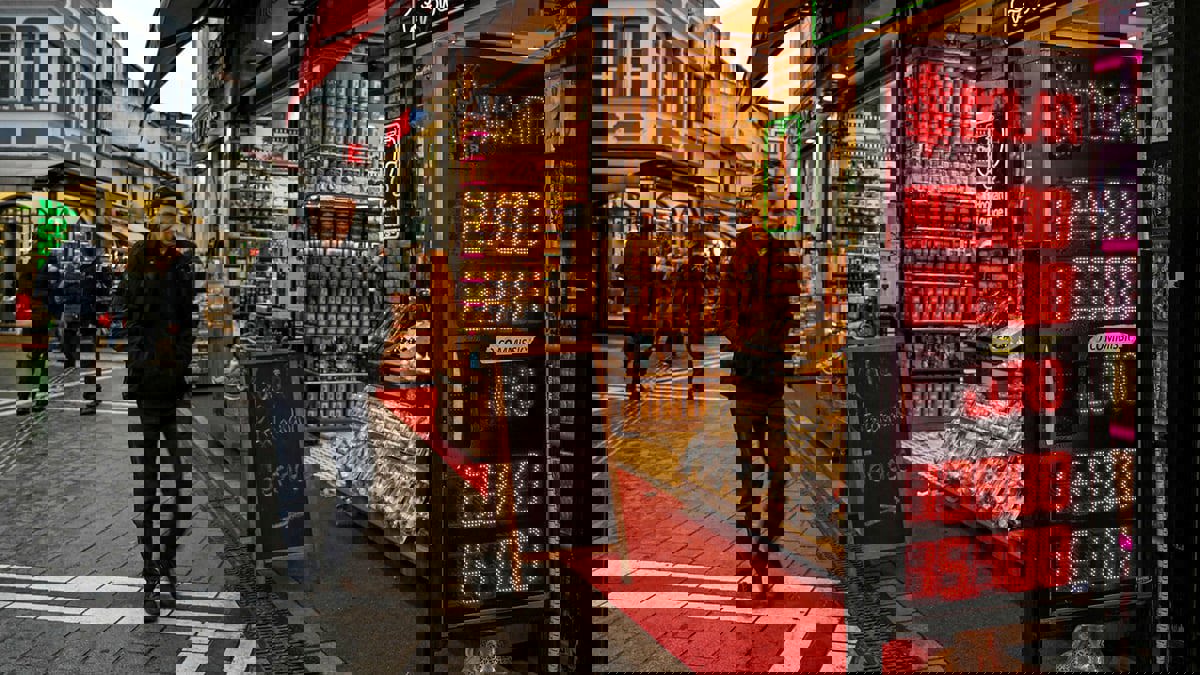 فيتش تعدل نظرة تركيا المستقبلية إلى سلبية