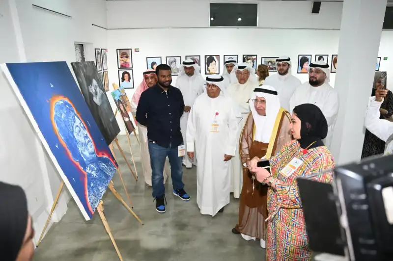 تكريم جمعية الكاريكاتير الكويتية لماما أنيسة