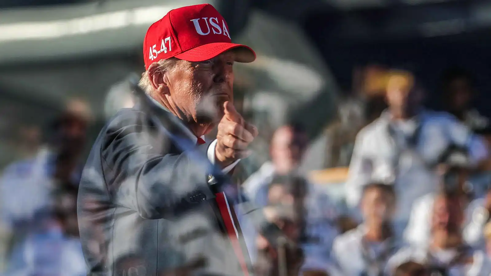 "سفك دماء هائل".. ترامب يهدد حماس ويحذرها من التلاعب بخطة غزة