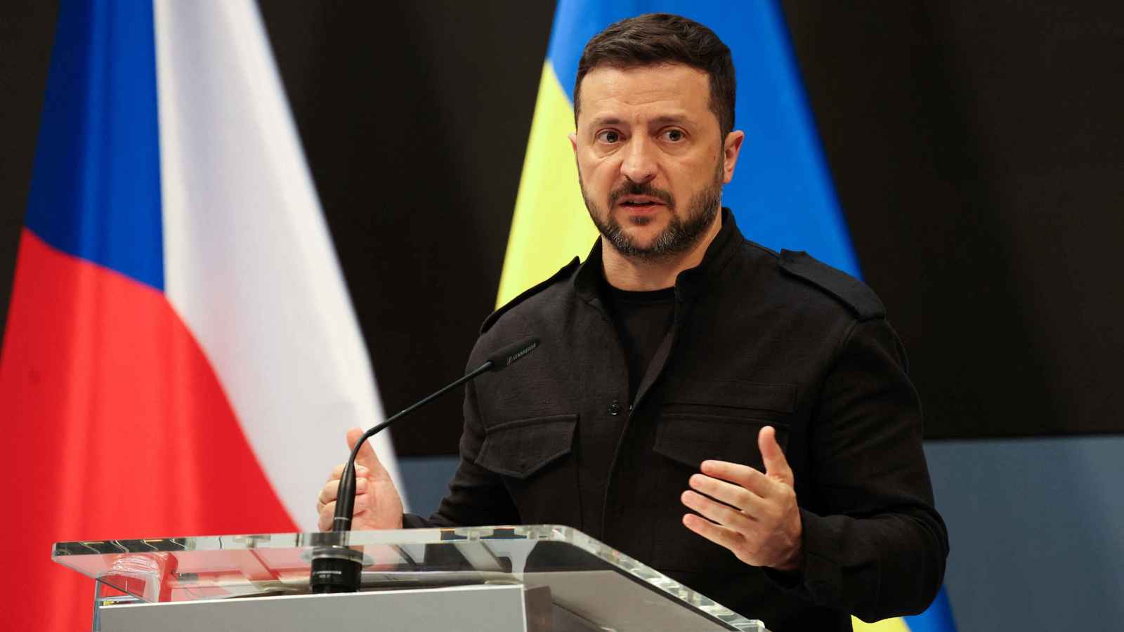 "استعراض للوقاحة".. زيلينسكي يعلق على احتفالات "عيد النصر"