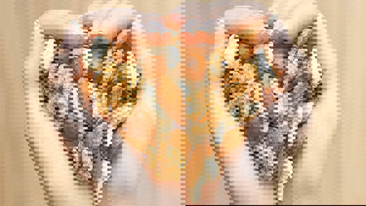 حفنة من المكسرات صباحًا تقلل خطر إصابتك بالجلطات