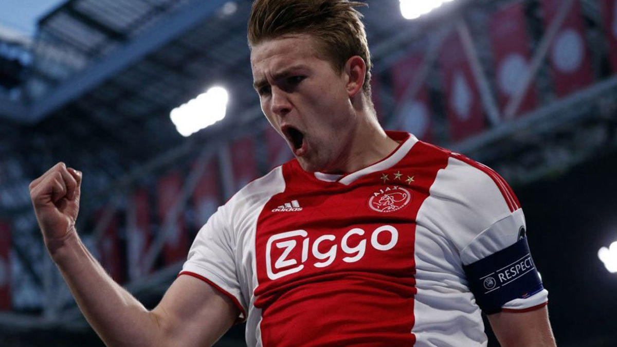 "سكاي سبورتس" تكشف حقيقة تحرك مانشستر يونايتد لضم دي ليخت نجم أياكس