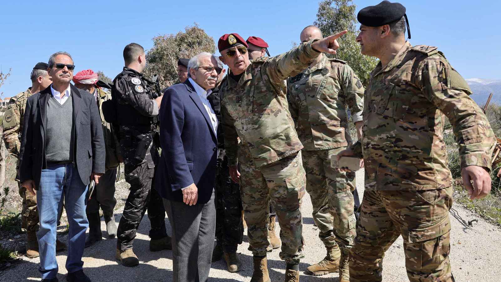 "بيد مؤسسات الدولة فقط".. سلام يتمسك بنهاية شرعنة سلاح "حزب الله"