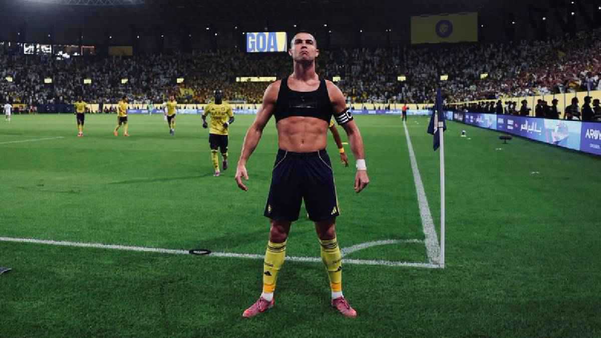 لا يفعلها كثيراً.. لماذا خلع رونالدو قميصه بعد هدفه الصاروخي في شباك الفتح؟