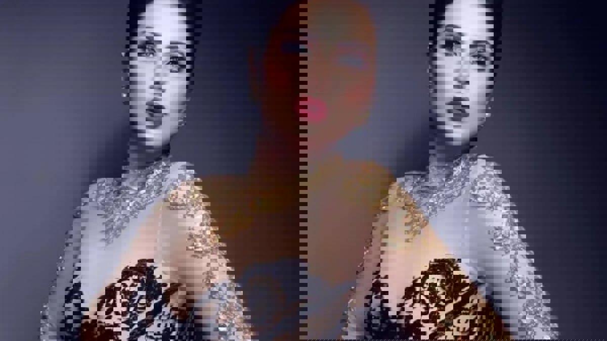 ما حقيقة التعاون الفني بين حليمة بولند وشاروخان؟