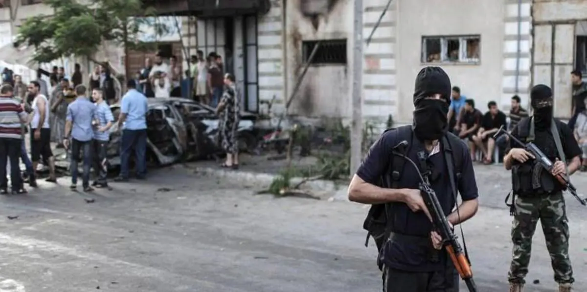 غزة.. تفجيرات وصواريخ وحملة أمنية