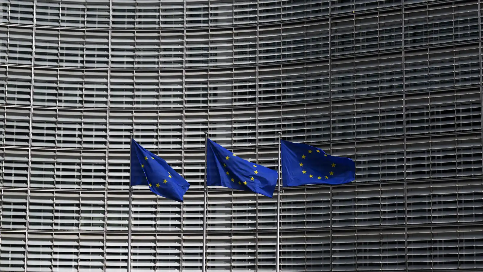 الاتحاد الأوروبي يدعو إسرائيل لوقف عملياتها في لبنان