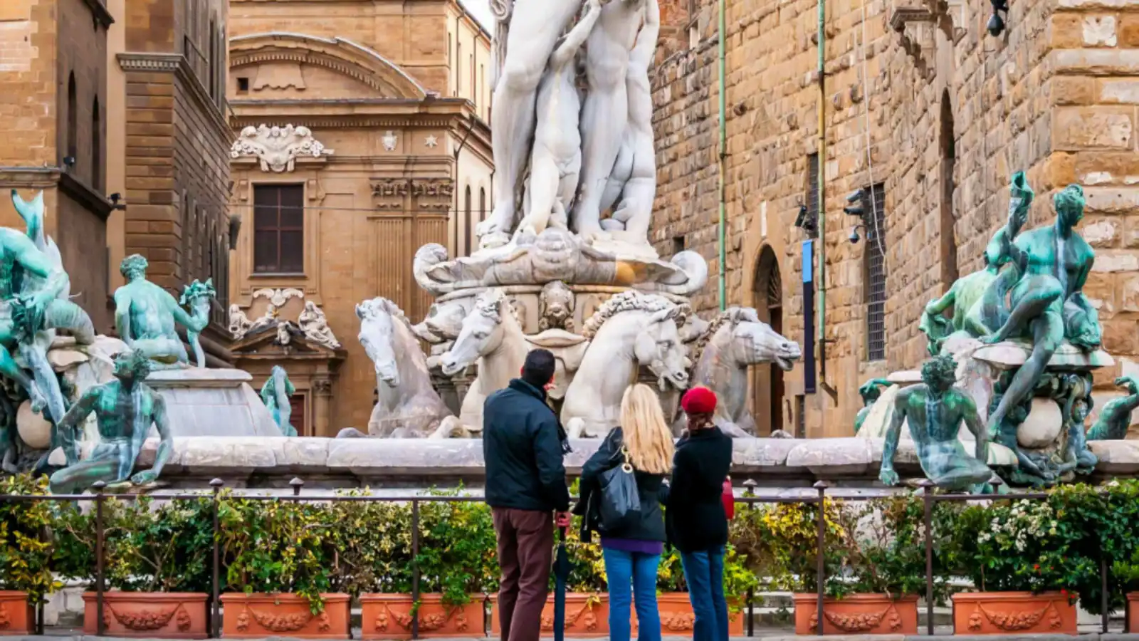 "تحدٍ متهور".. توجيه اتهامات لسائحة شوّهت نافورة تاريخية في إيطاليا