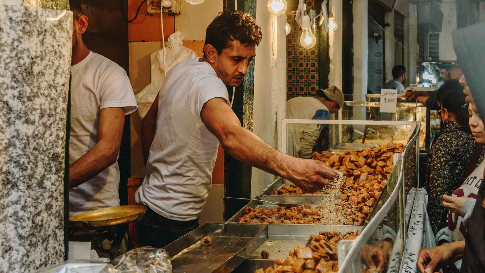 عواشر مباركة وتخياط رمضان.. عادات مغربية خالصة لاستقبال الشهر الفضيل
