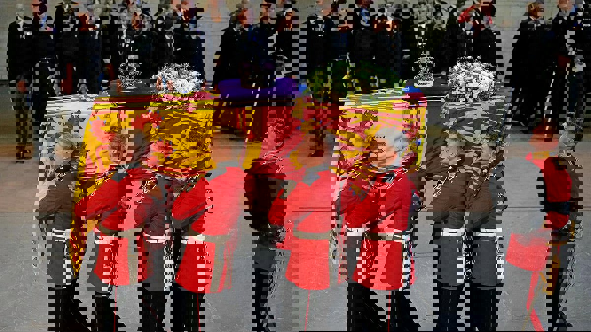 هل تعمدت بريطانيا استبعاد ترامب من حضور جنازة الملكة إليزابيث؟