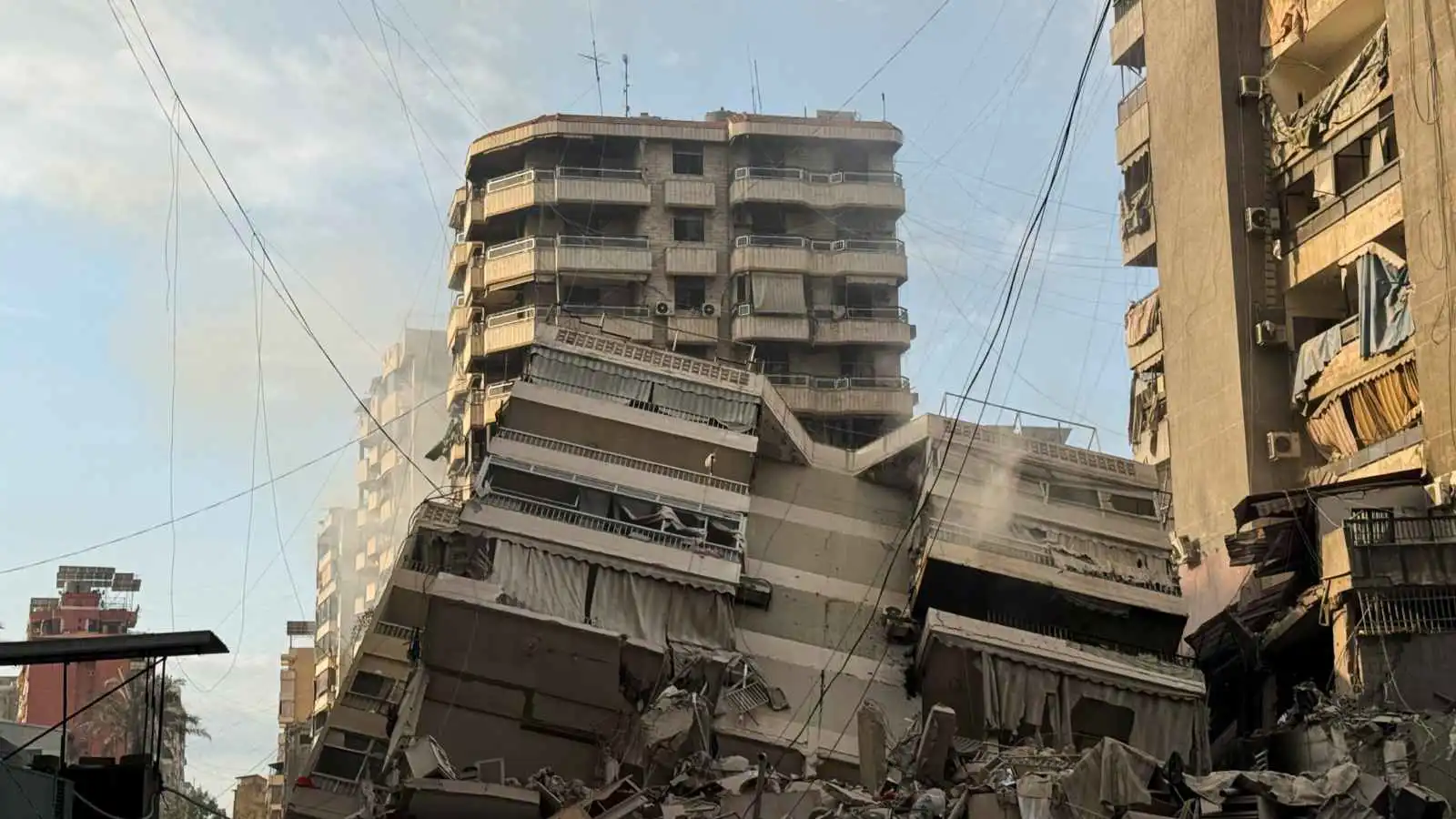 ارتفاع ضحايا الهجمات الإسرائيلية على لبنان إلى  394 قتيلا