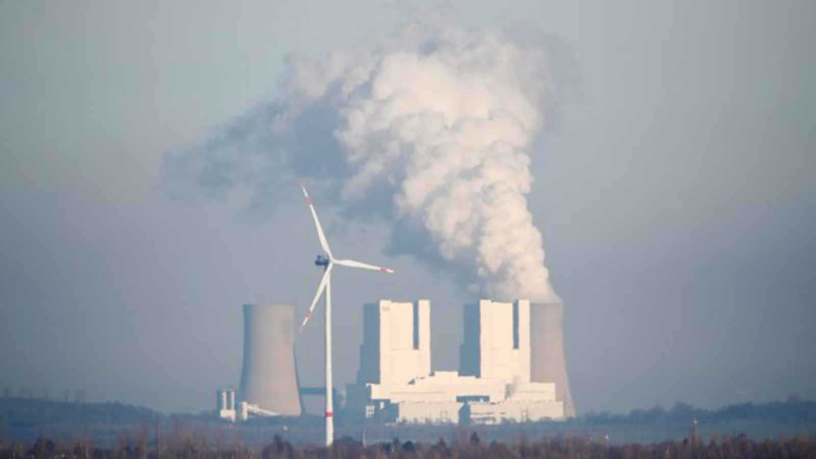 "سُحب من الغازات" تتحرك فوق مدينة ألمانية إثر حادث في مصنع