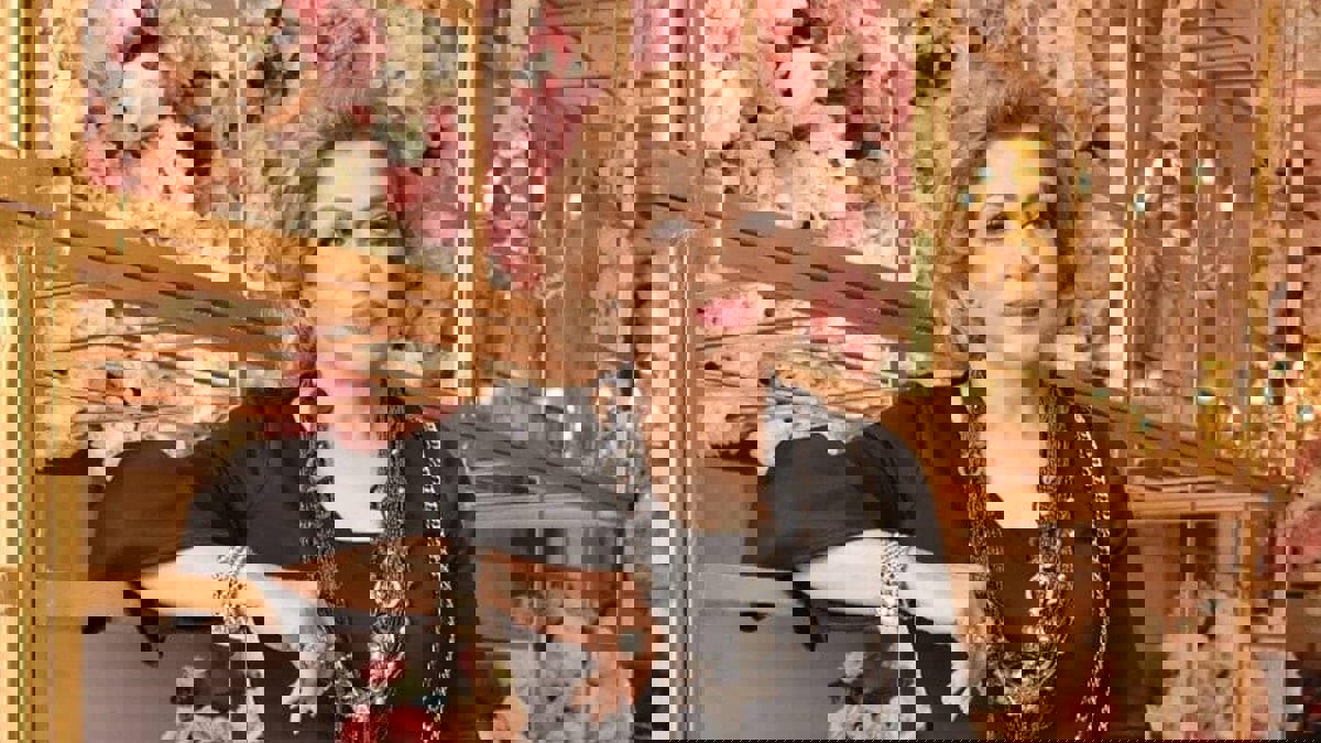 الفنانة العمانية فخرية خميس تخضع لعملية جراحية