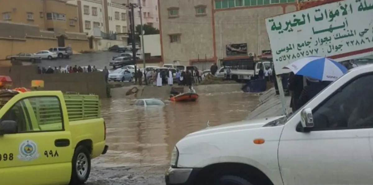 أمطار السعودية.. السيول تجتاح خميس مشيط وتأهب في الرياض (صور وفيديو)
