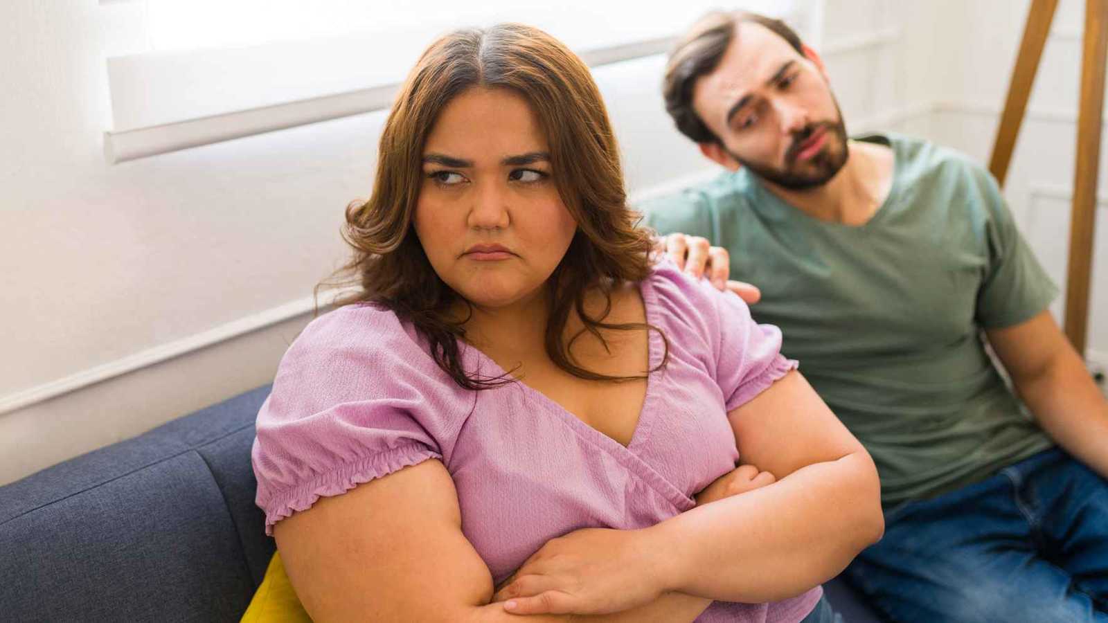 انتقاد شكل الشريك أو وزنه.. "رأي صريح" أم إساءة عاطفية؟