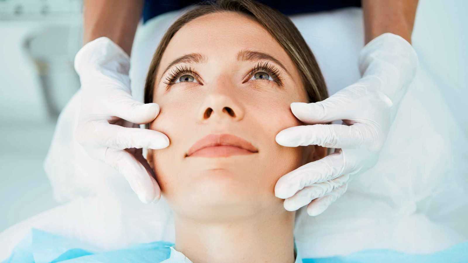 أطباء تجميل عراقيون يتورطون في نشر "محتوى هابط"