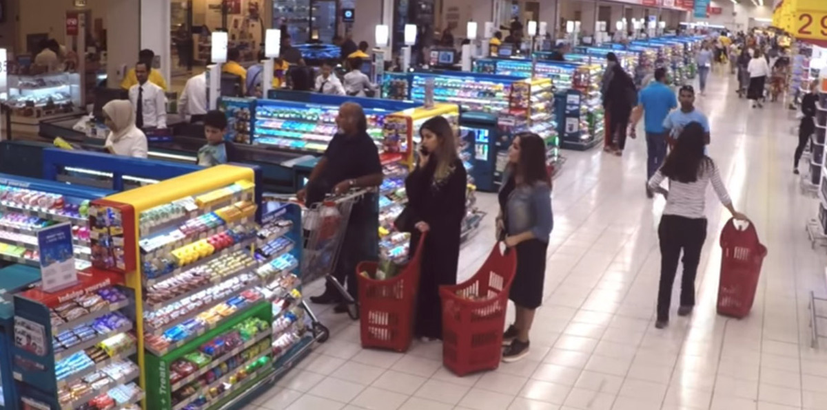 عزوف عن سوق "الفواكه المجففة والمكسرات" بمصر بسب غلاء الأسعار (فيديو إرم)