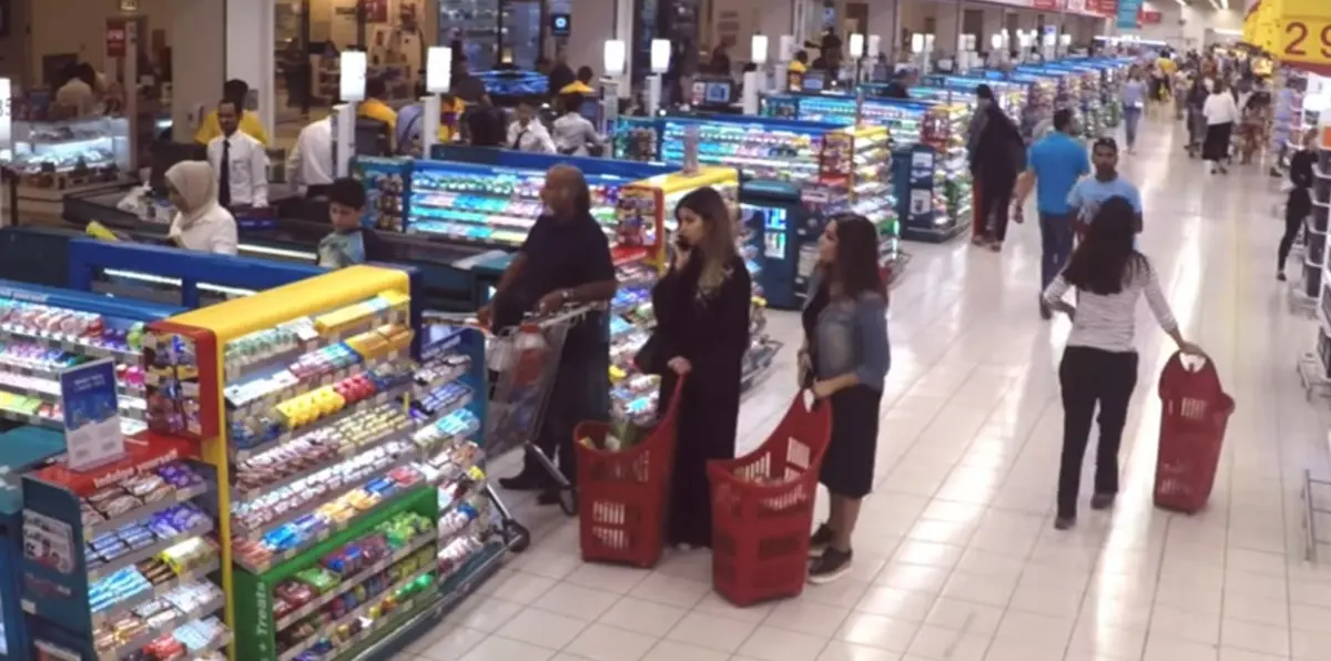 عزوف عن سوق "الفواكه المجففة والمكسرات" بمصر بسب غلاء الأسعار (فيديو إرم)