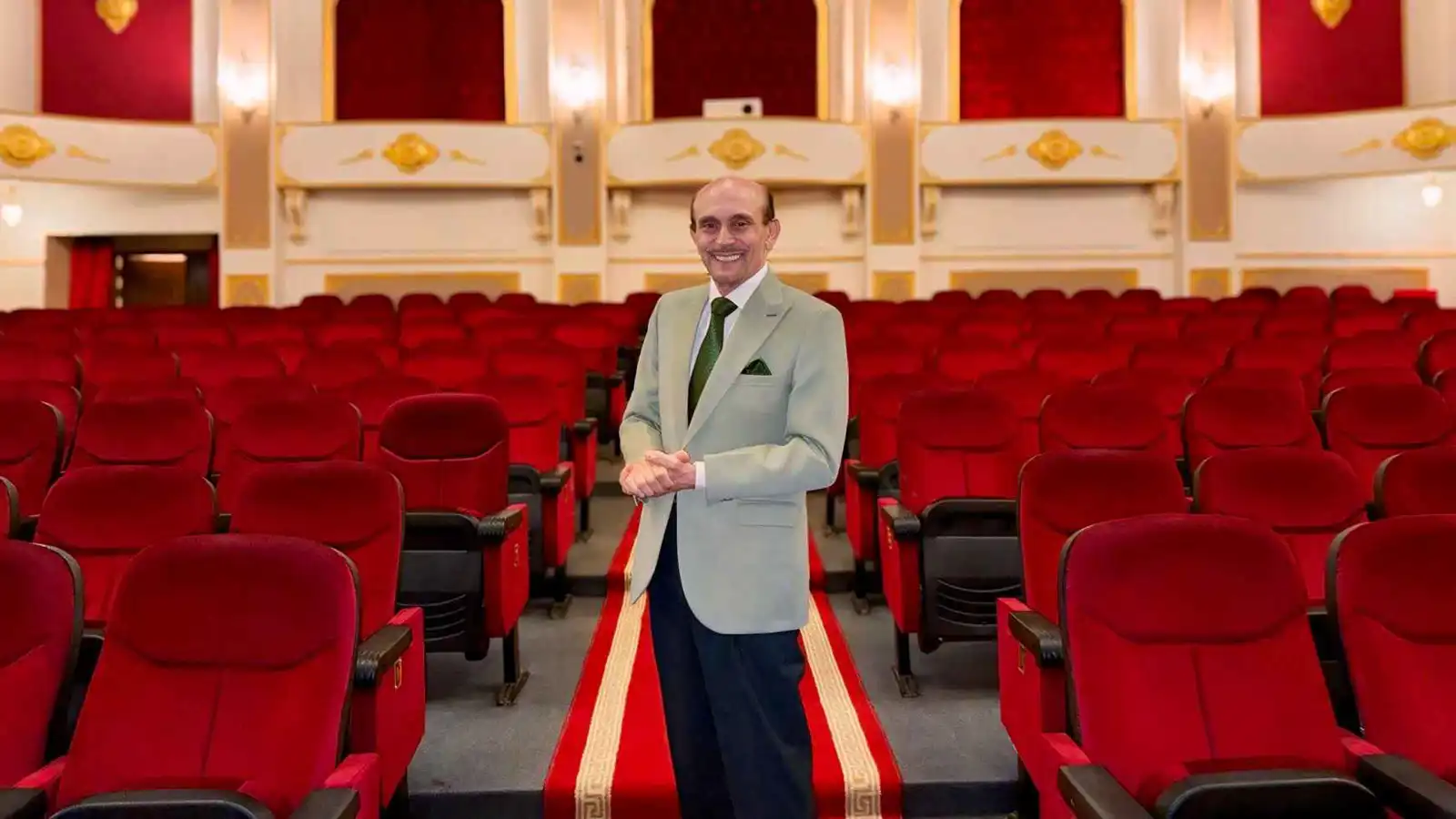 محمد صبحي يعلق على حريق مسرحه في "سنبل للفنون والزهور"