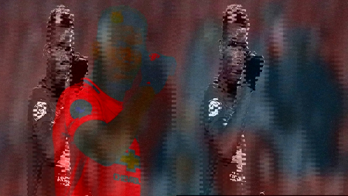 مانشستر يونايتد يتراجع ويستقر على سعر بيع بول بوغبا