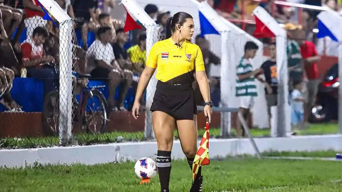 أدلت باعتراف صادم.. من هي لاريسا هيرلانا أجمل حكمة في العالم؟ (صور)