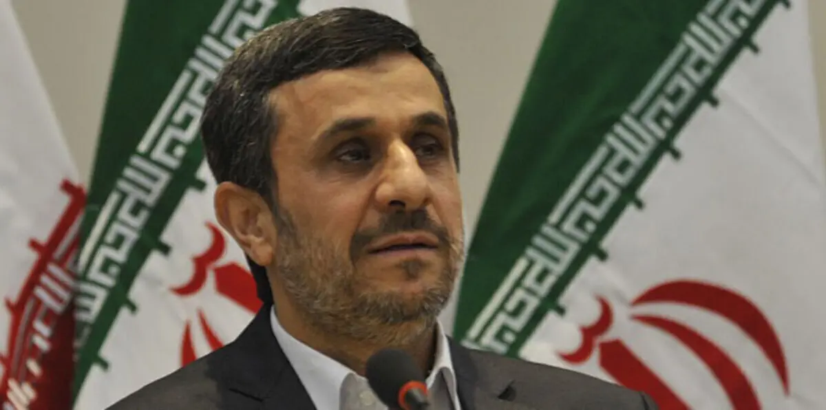 في خطوة ستقلب الطاولة على روحاني.. هل يتراجع نجاد عن انسحابه من الانتخابات؟