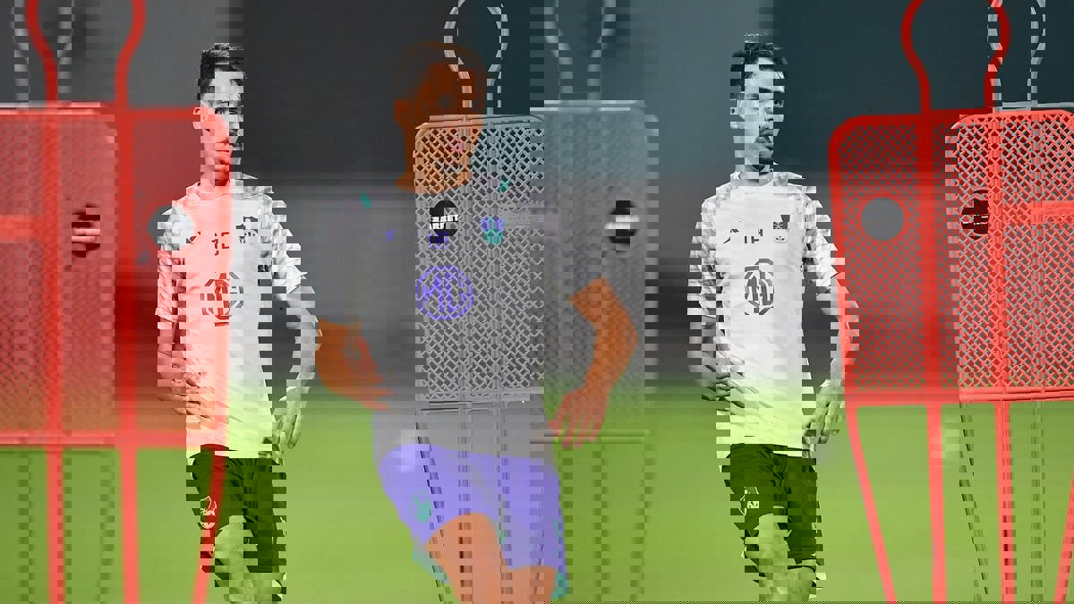 الأهلي السعودي يقيد كارلوس إدواردو بديلا لحمدي النقاز.. ويقترب من ضم لاعب أجنبي