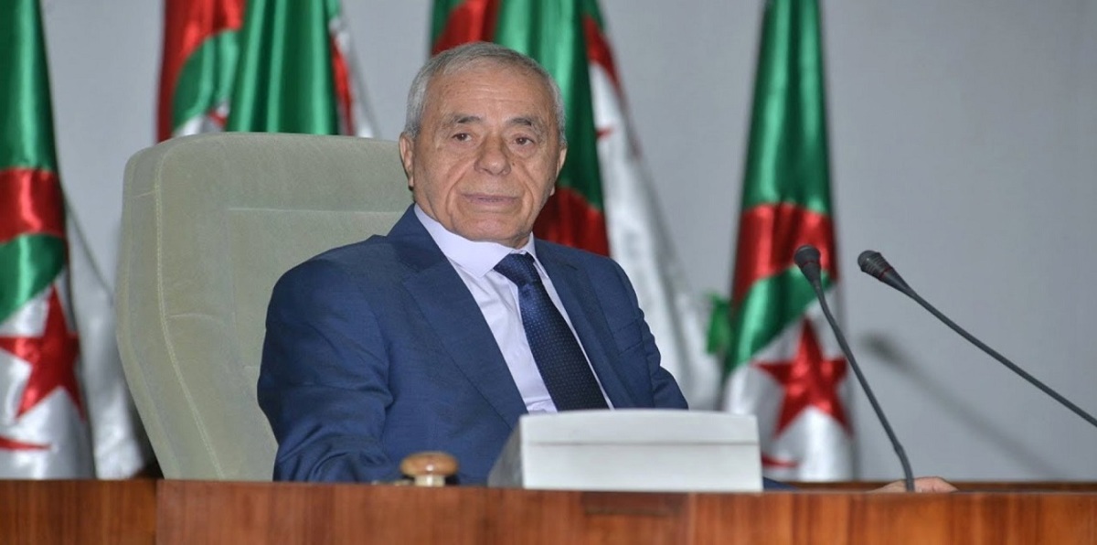 بعد "تسونامي" الإقالات.. هل يصمد رئيس البرلمان الجزائري في وجه العاصفة؟