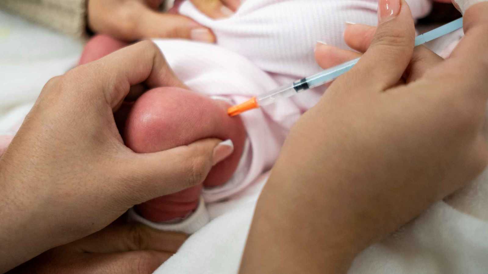 "الصحة العالمية" تحسم الجدل: لا دليل علمياً يربط اللقاحات بالتوحد