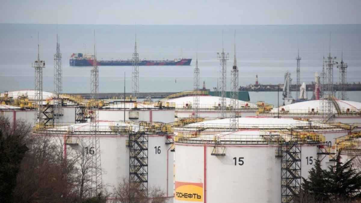 "الضرر الذاتي".. هل ترتد عقوبات النفط الروسي على الغرب؟