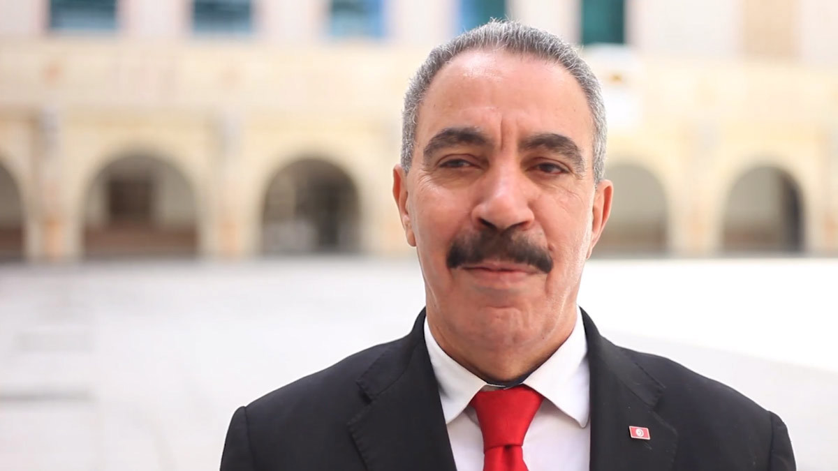 تونس.. يوسف الشاهد يعيّن متهمًا بالفساد مستشارًا له