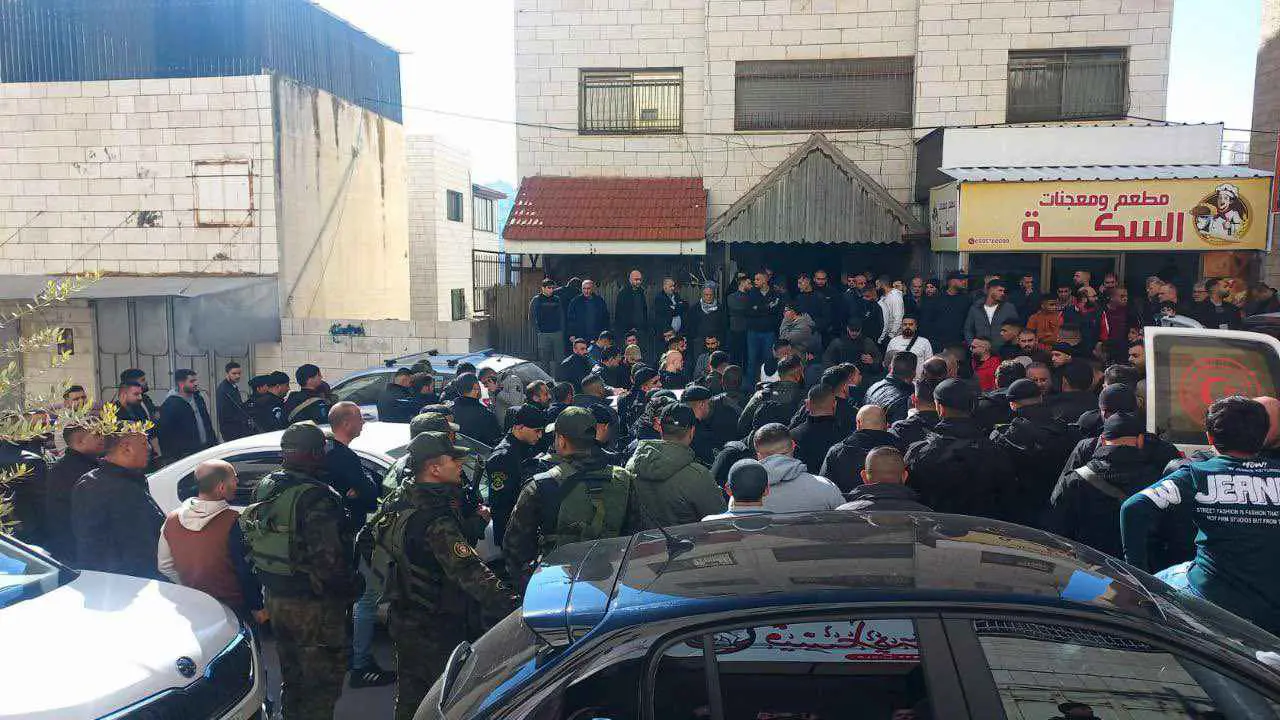 مقتل عنصر من مخابرات السلطة الفلسطينية في مخيم جنين (فيديو)