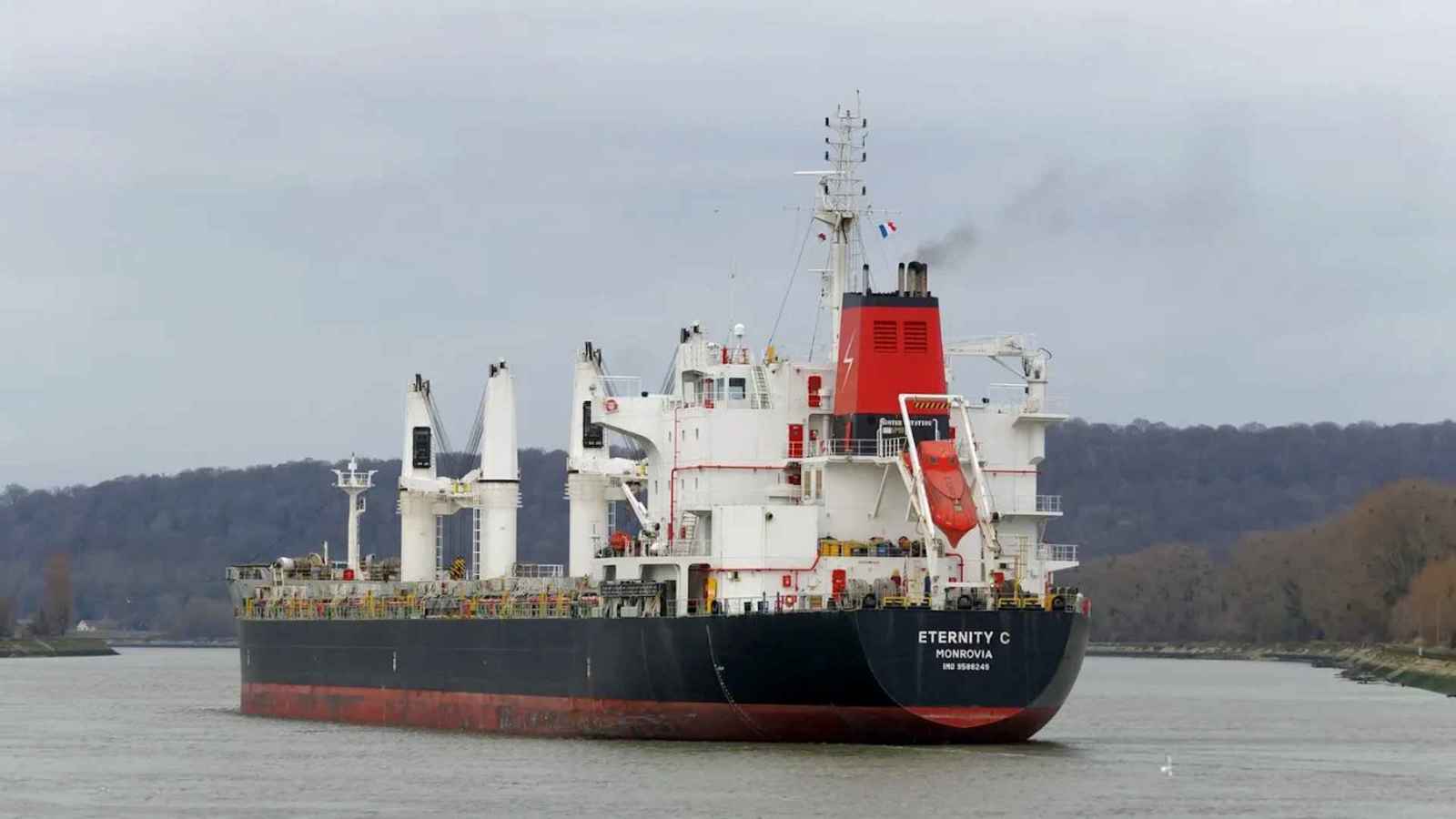 مقتل 4 بحارة في هجوم حوثي على سفينة يونانية قبالة اليمن