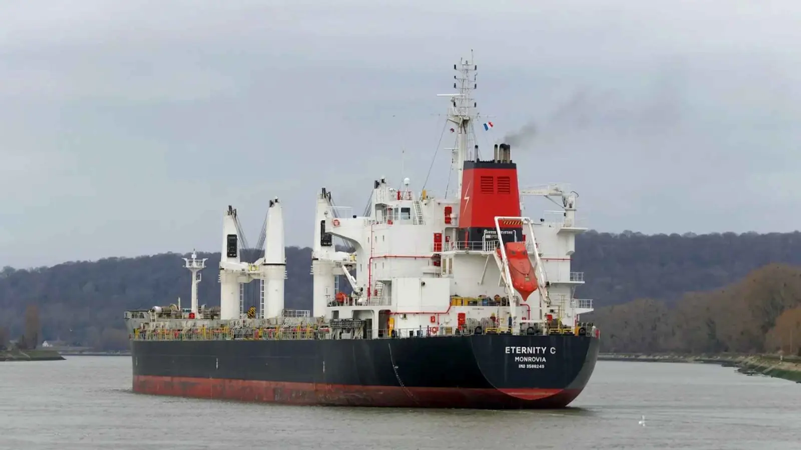 مقتل 4 بحارة في هجوم حوثي على سفينة يونانية قبالة اليمن