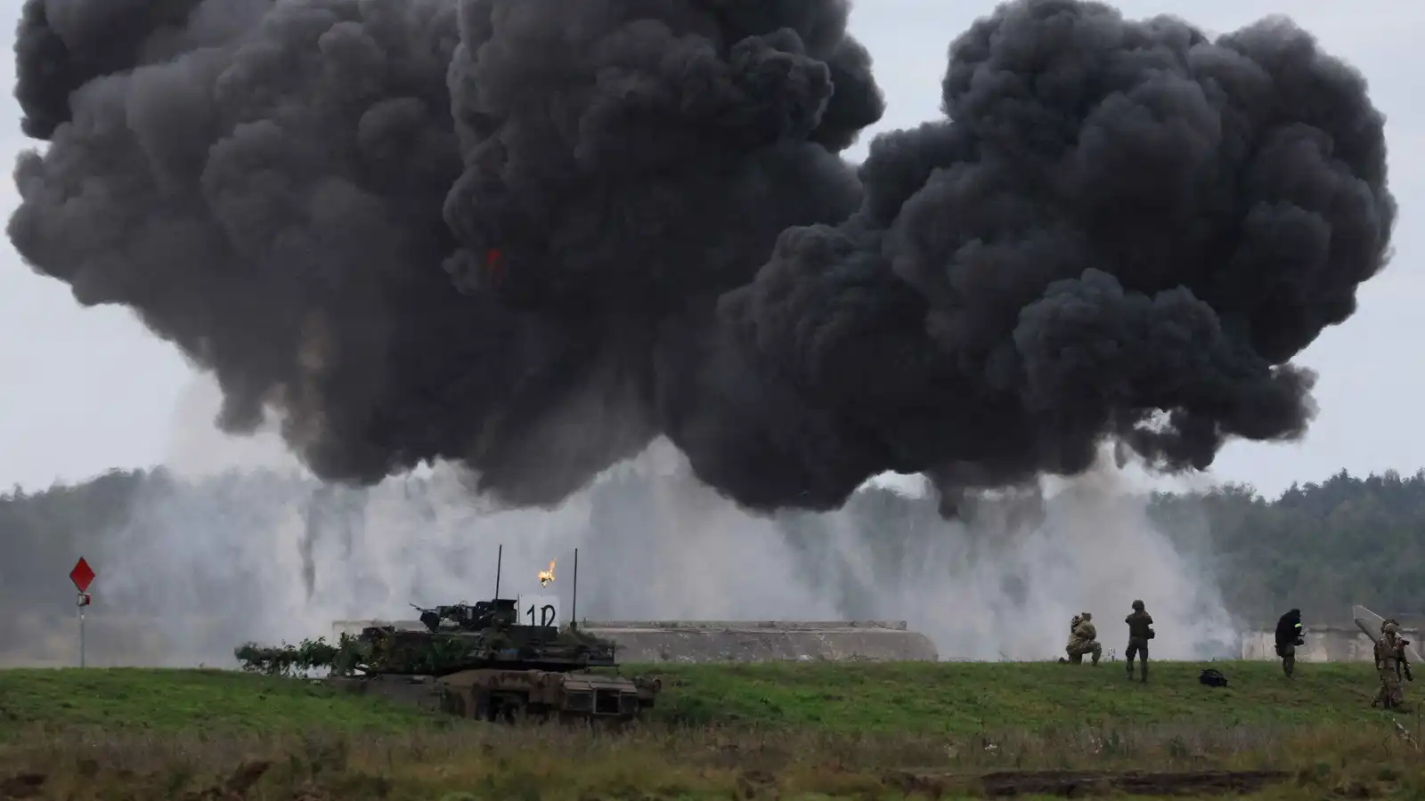 وزراء دفاع "الناتو" والاتحاد الأوروبي يبحثون الرد على "التهديد" الروسي