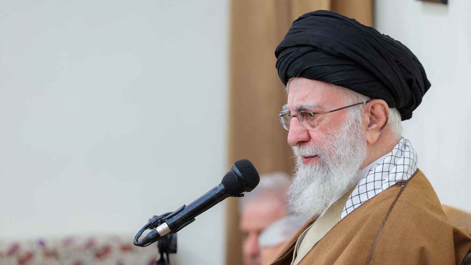 "متشائم جداً".. خامنئي يعلق على المفاوضات مع أمريكا