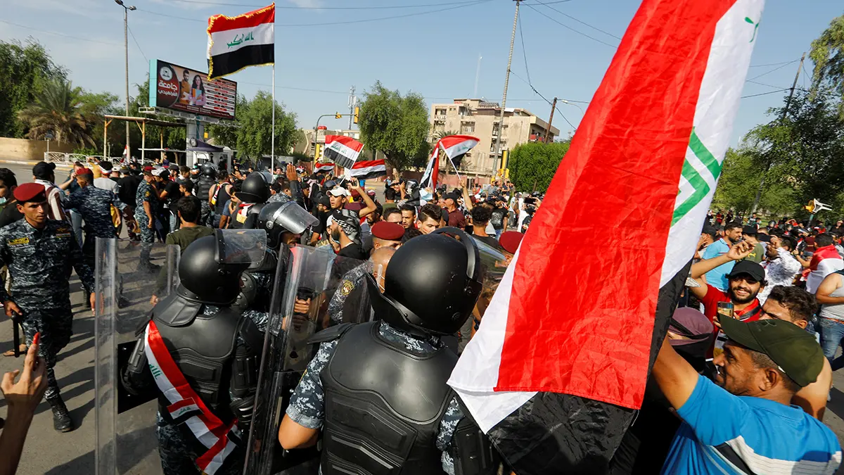 العراق.. بدء فضّ الاعتصامات واعتقال متظاهرين