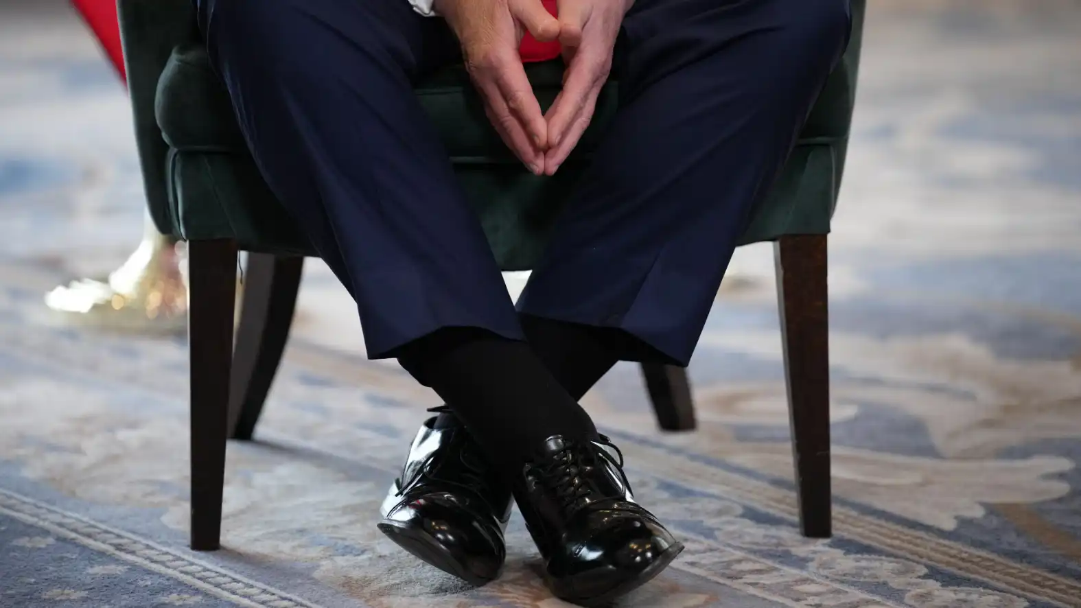 "فلورشيم".. حذاء ترامب "المفضل" يجره إلى ورطة قضائية